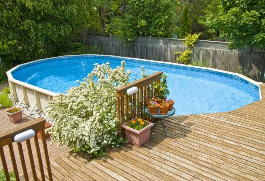 Shallow lounge area in pool River Road, OR