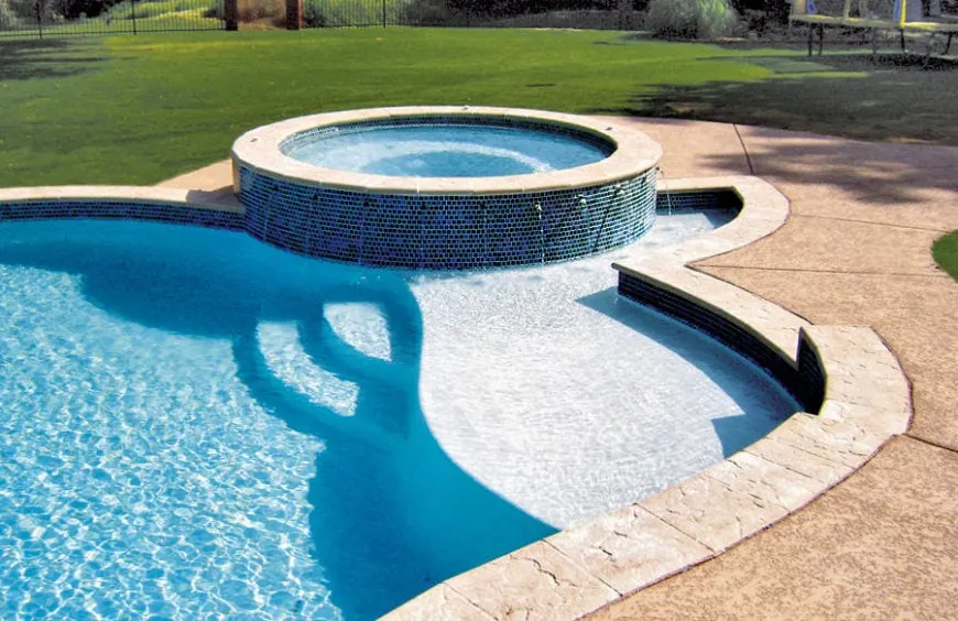 Curved pool design River Road, OR